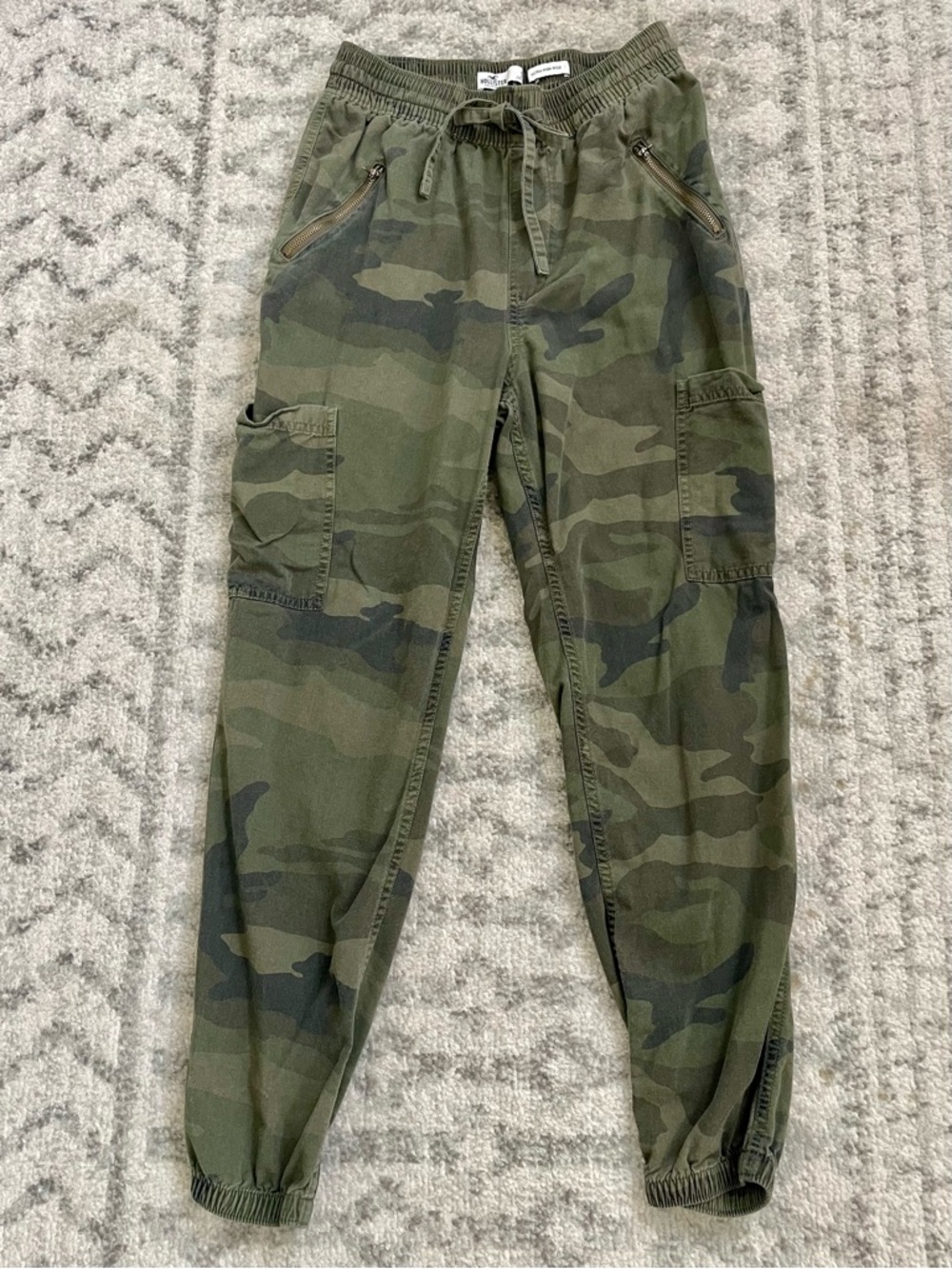 Hollister Ultra High Rise Camo Cargo Joggers - Juniors Small